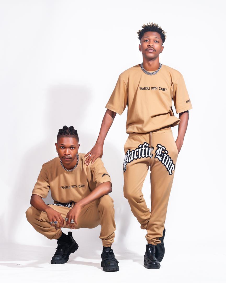 EverythingTunde's tweet photo. GIVEAWAY! GIVEAWAY!! GIVEAWAY!!!

Follow @PacificlimeHQ1 and @melotreaah for a chance to win an outfit from #PacificLimeHq and free ticket to the party launch this Saturday. You get to meet the likes of Buju , Alpha p , DNA twins , Ehiz

Drop a screenshot for proof!! https://t.co/BNwwbcpXOV