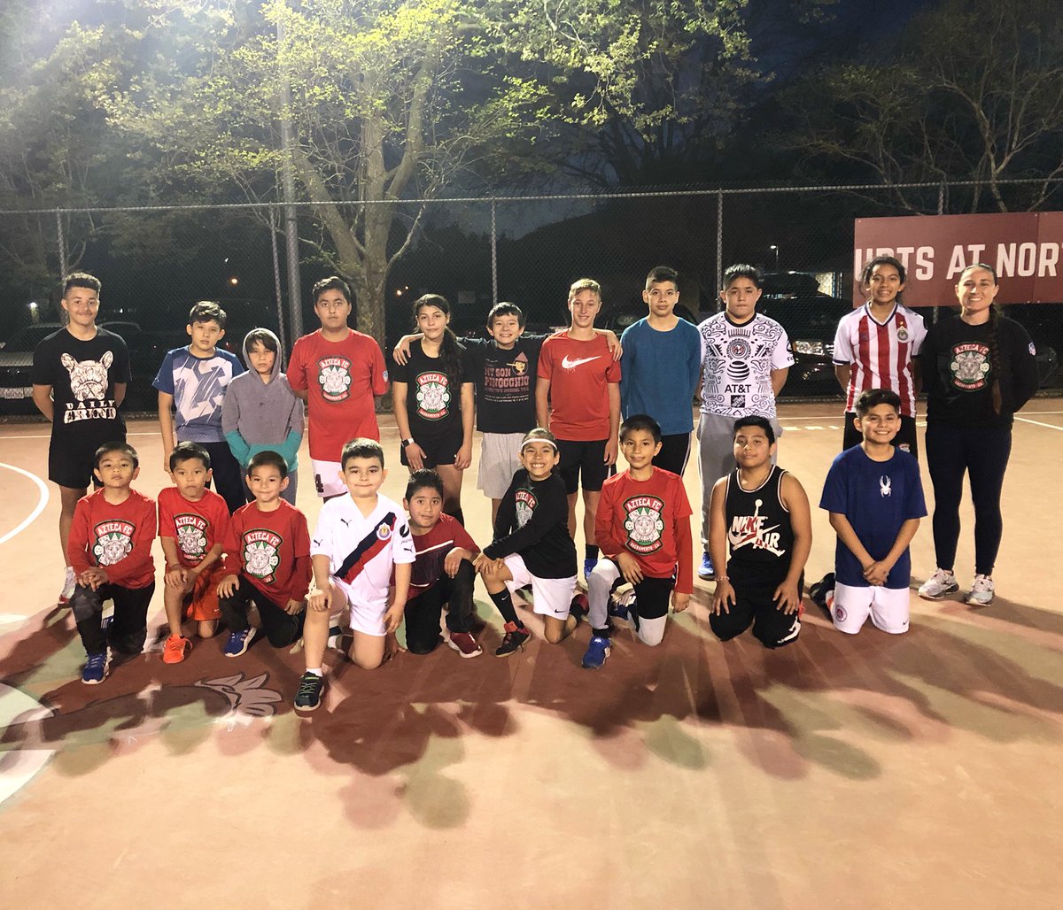Aztecafc15's tweet photo. Youth Futsal 6-8pm, ages 5-14 and all skill levels welcome! #AztecaFC #Soccer #Futbol #Futsal #ChampionMentality #TheRoseMethod https://t.co/LLYrxMWa6V