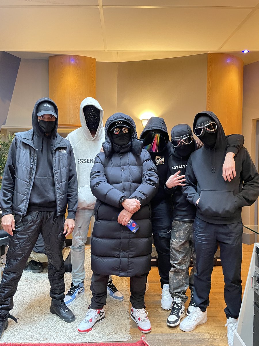 booska_p's tweet photo. 🚨 RDV demain à 17h pour le "1 son en 1h" avec Kekra et on vous prévient tout de suite : c'est incroyable 😎 https://t.co/cfFO1YT7EU