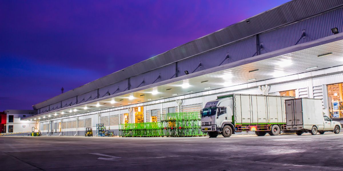 HawaiiTransfer's tweet photo. How Third-Party Distribution Centers Work https://t.co/biaKOzf3ha https://t.co/N3U3W5wGze