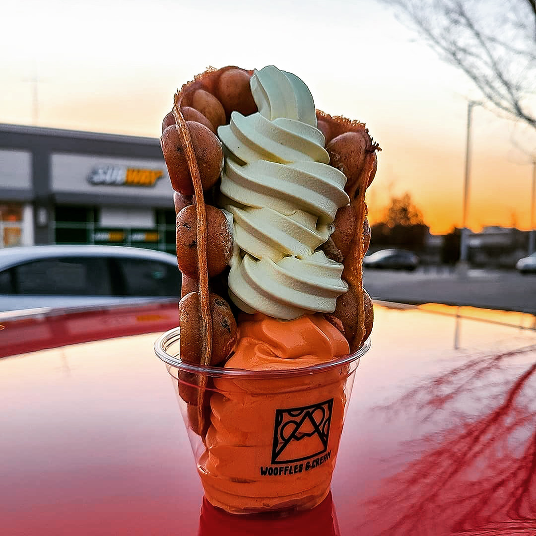 eatingyyz's tweet photo. #WoofflesandCream perfected the recipe for the original #eggwaffle batter and opened in 2015. Try this spot, opens at 5 pm! 🥰

🔎 Bubble #Waffle, Oreo, #IceCream
📍 @woofflesncream
📷 kelmeieats (IG)

#torontodesserts #bubblewaffles #torontofoodie #torontoicecream #eatingyyz https://t.co/QDT1qozSa1
