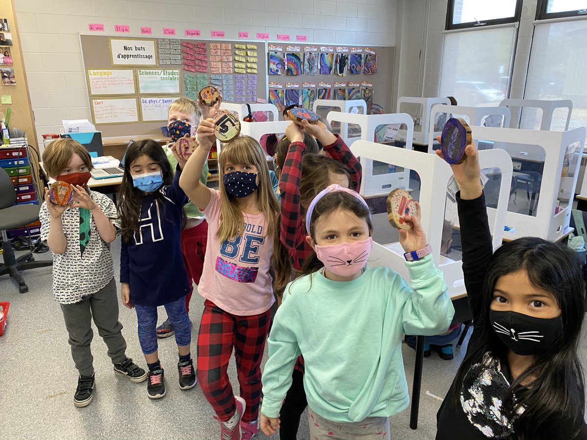 SandyPMiller's tweet photo. When the @WeTheRockRPPS VP walks into @Harry_Nowell's math class, she gets #homework! #treecookies #seventeenrings #counttherings #hedgehog #seventeenspikes #yournumbersareshowing #mathiseverywhere @OCDSB https://t.co/oXPuMuvavd