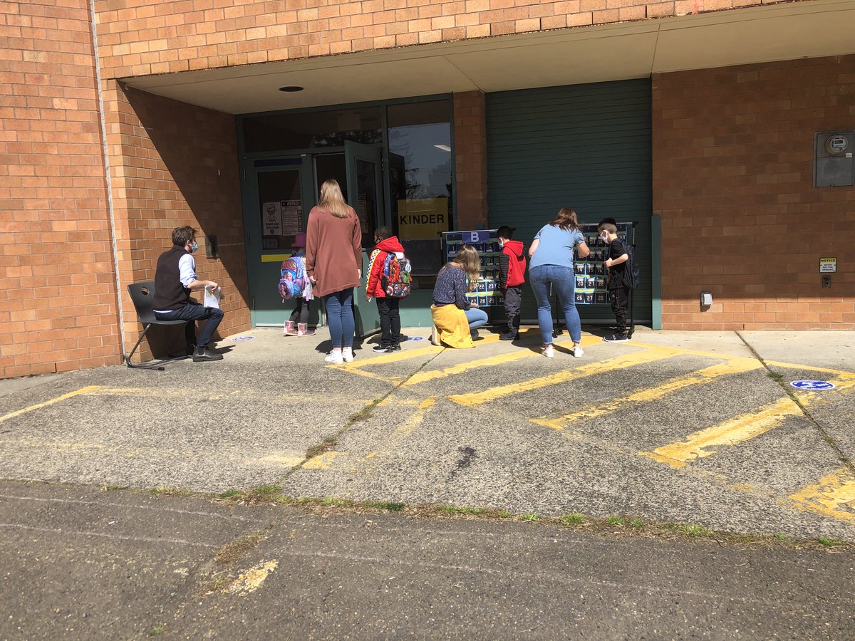Staff 
<a href="/Hall_Elementary/">Hall Elementary School</a>
 enthusiastically welcomed Kdg and 1st grade Cohort B students today.  Students and staff were clearly smiling under those masks! #LetsGoHall #HallTogether #TogetherWeCan