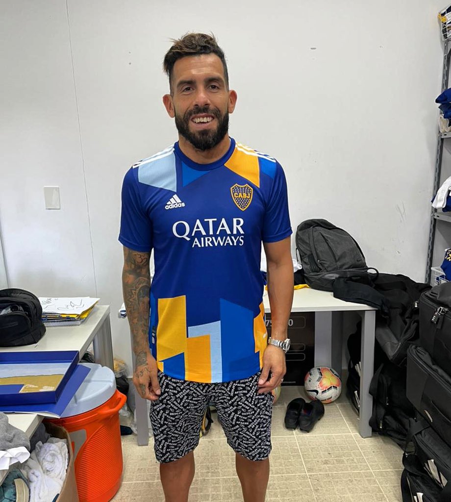 SC_ESPN's tweet photo. "Nuestras raíces. Nuestra identidad. Nuestra casa" Carlitos Tevez posó con la camiseta nueva de Boca. ¿Qué te parece? https://t.co/q6sINMYgMx