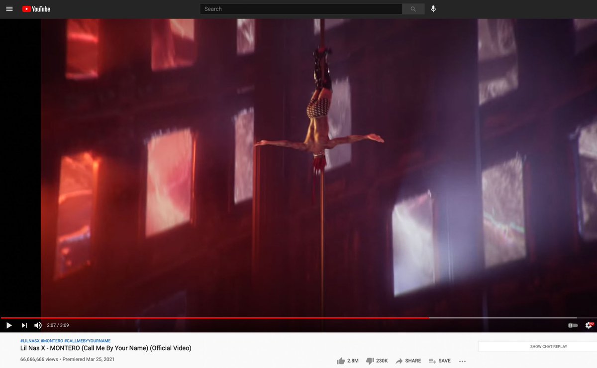 LilNasX's tweet photo. holy shit i caught it https://t.co/nzXuUzOroc