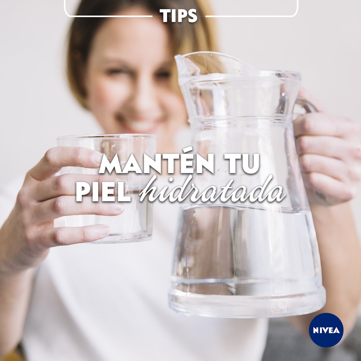 NiveaVenezuela's tweet photo. Tu cuerpo pierde agua a lo largo del día. Por ello, necesitas al menos reponer la que pierdes, para lo que has de beber dos litros al día. Esto  hace que tu piel tenga una apariencia más tersa y fresca.
#NiveaTips https://t.co/r8URLkl6HG