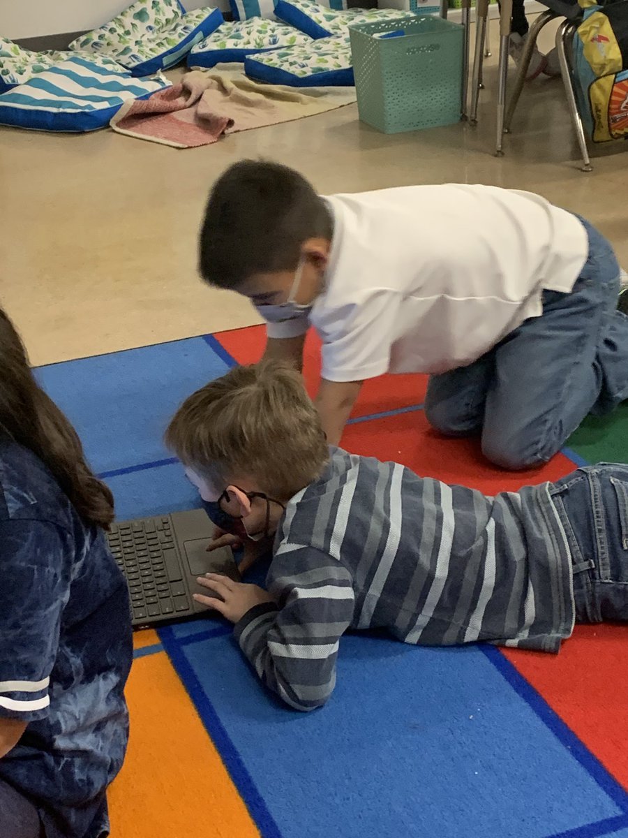 MrsTrowbridge's tweet photo. Students are having fun today creating ecosystems! #ScienceFun #PVLionPride https://t.co/0BsBaWbl0m