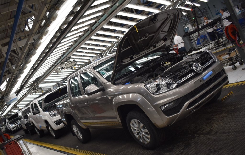 CEOVWA's tweet photo. ¡En marzo alcanzamos la más alta producción de #Amarok desde diciembre de 2016 para Argentina, con 3.200 unidades fabricadas en la #PlantaPacheco! Este es el resultado del compromiso con el desarrollo de la industria nacional y el trabajo de todos nuestros colaboradores. https://t.co/FtUisOlyli