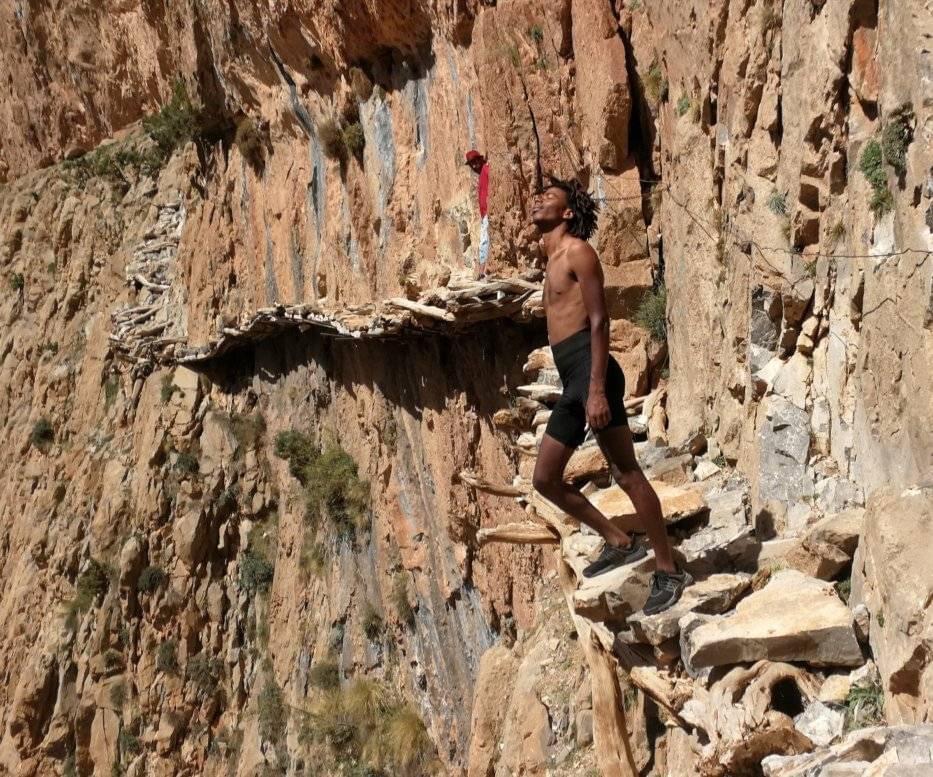 This called “Berber passage” in a small town; Taghia   one of the most dangerous passage in the world; 300 meters high, 1 meter wide and 80 meters long. 
The way the photo taken,  make it unbelievable! 

Morocco 🇲🇦