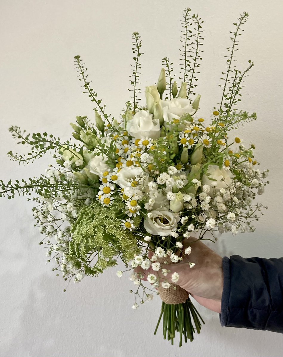 FlowersMainSt's tweet photo. We did a wedding!! First one of 2021 with hopefully many more to come!✨💚 This beauty was for lovely E today in Wollaton - congratulations! 
#weddingflowersnottingham #weddingfloristnottingham #nottinghamwedding #flowersonmainstreet https://t.co/n1Ydw3b3TF