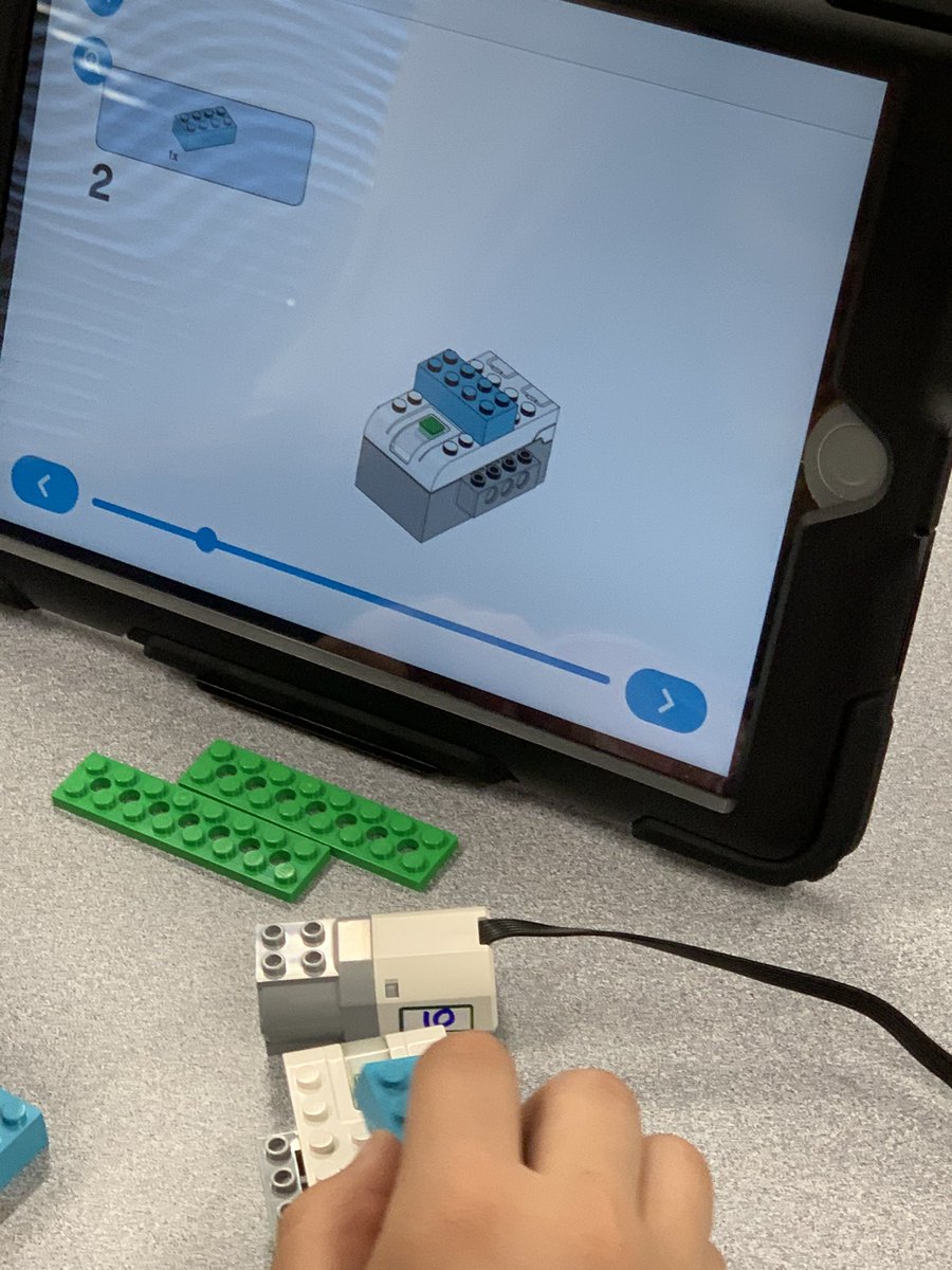 wcsCOmp's tweet photo. Exciting day at FES with @prbest12 in the Learning Commons using Lego WEDO with 3rd graders! #WCSLearningCommons https://t.co/3pGZIrVC2E