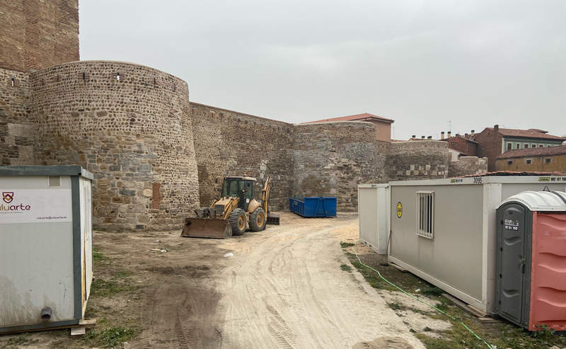 La muralla abre una zanja al pasado.
👉bit.ly/3rCfsDm