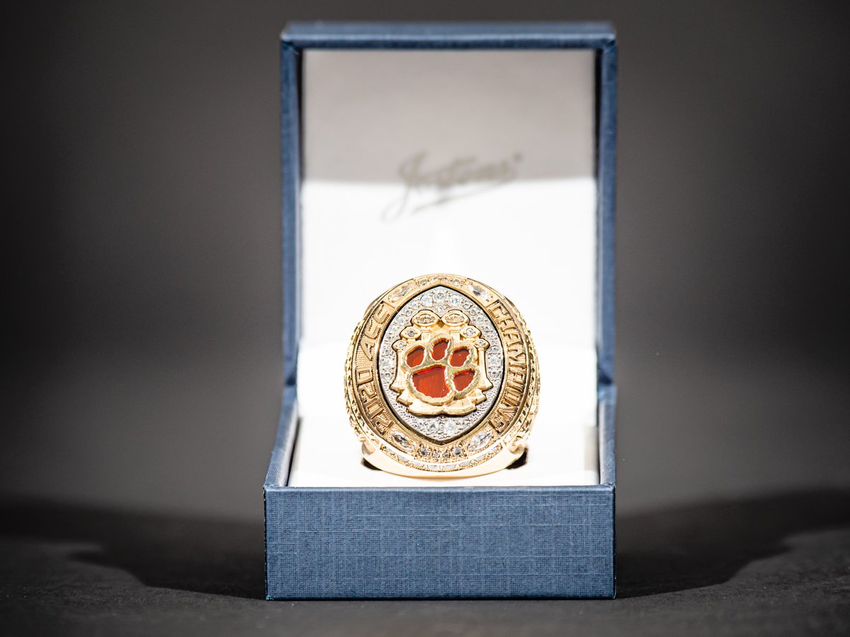 RhodesGrad's tweet image. Look at that bling! 😎 We're proud to have had the opportunity to work with @ClemsonFB on their newest ACC Championship rings!