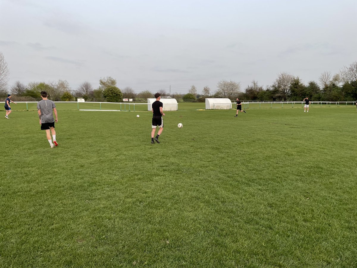 SLammasMiddxFC's tweet photo. Good training session this evening for both the first team and reserves so the boys can get game ready for Saturdays fixtures in the @EliteSurrey Covid cup competition!!
#RealLammas #UTL #covidcup #returnoffootball
@middxfa https://t.co/apMZlk8X8c
