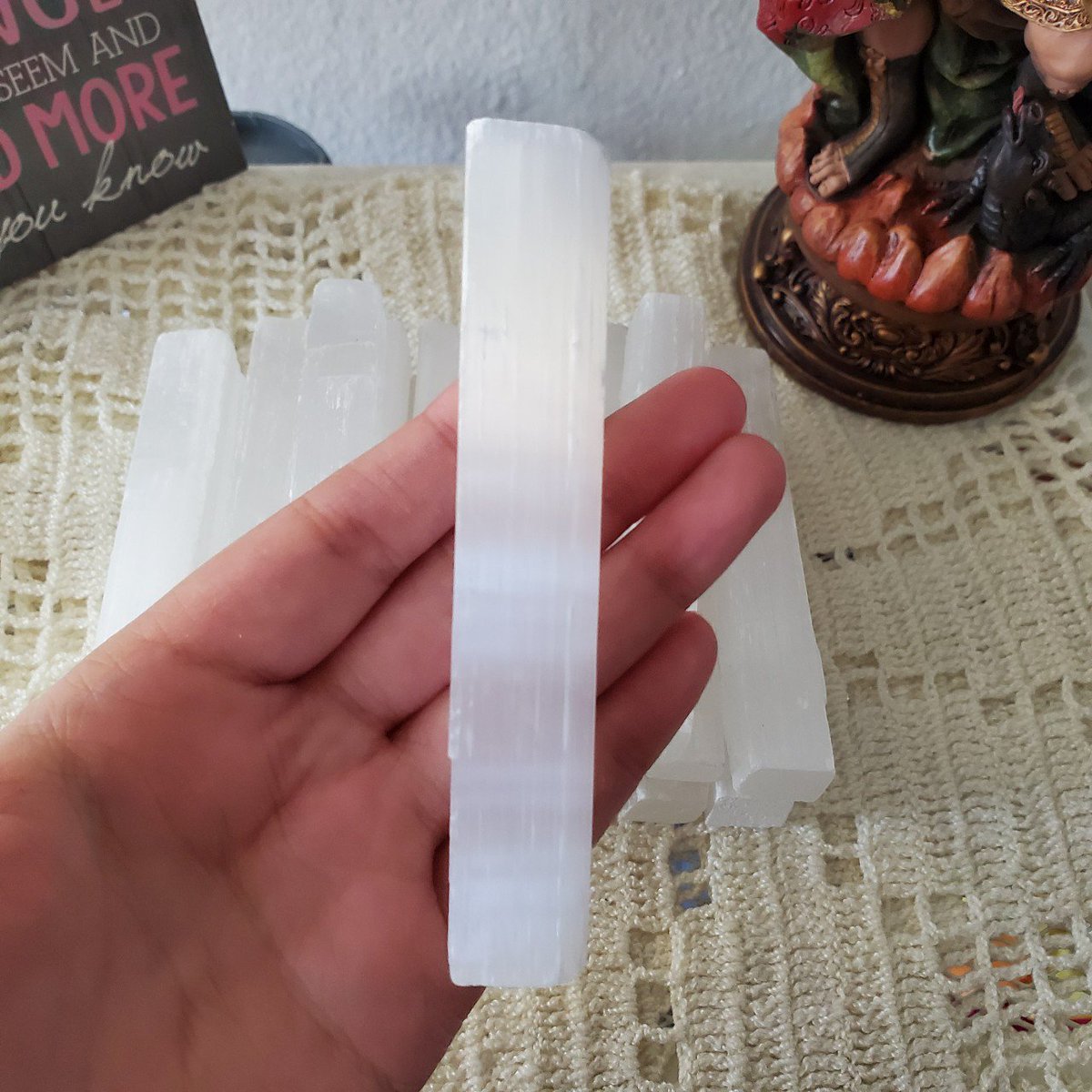 venusiancrafts_'s tweet photo. i restocked on the small selenite towers &amp; even added some large and MINI towers too! 🤍 
i have plenty of other selenite options as well like sticks, eggs, hearts, palmstones, worry stones &amp; 1 bowl left 🥰 

https://t.co/mXYViiuaU3 https://t.co/ixqtExsOTr