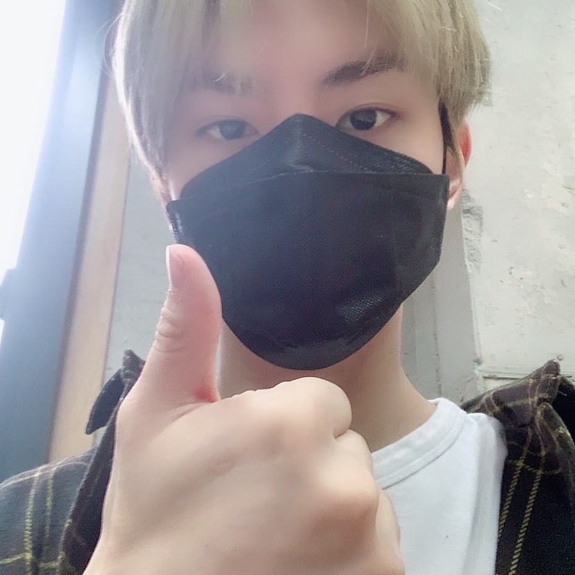 bub says "remember to wear a mask!!"``day 91 of 365``       ``with  #윈  #WIN ``