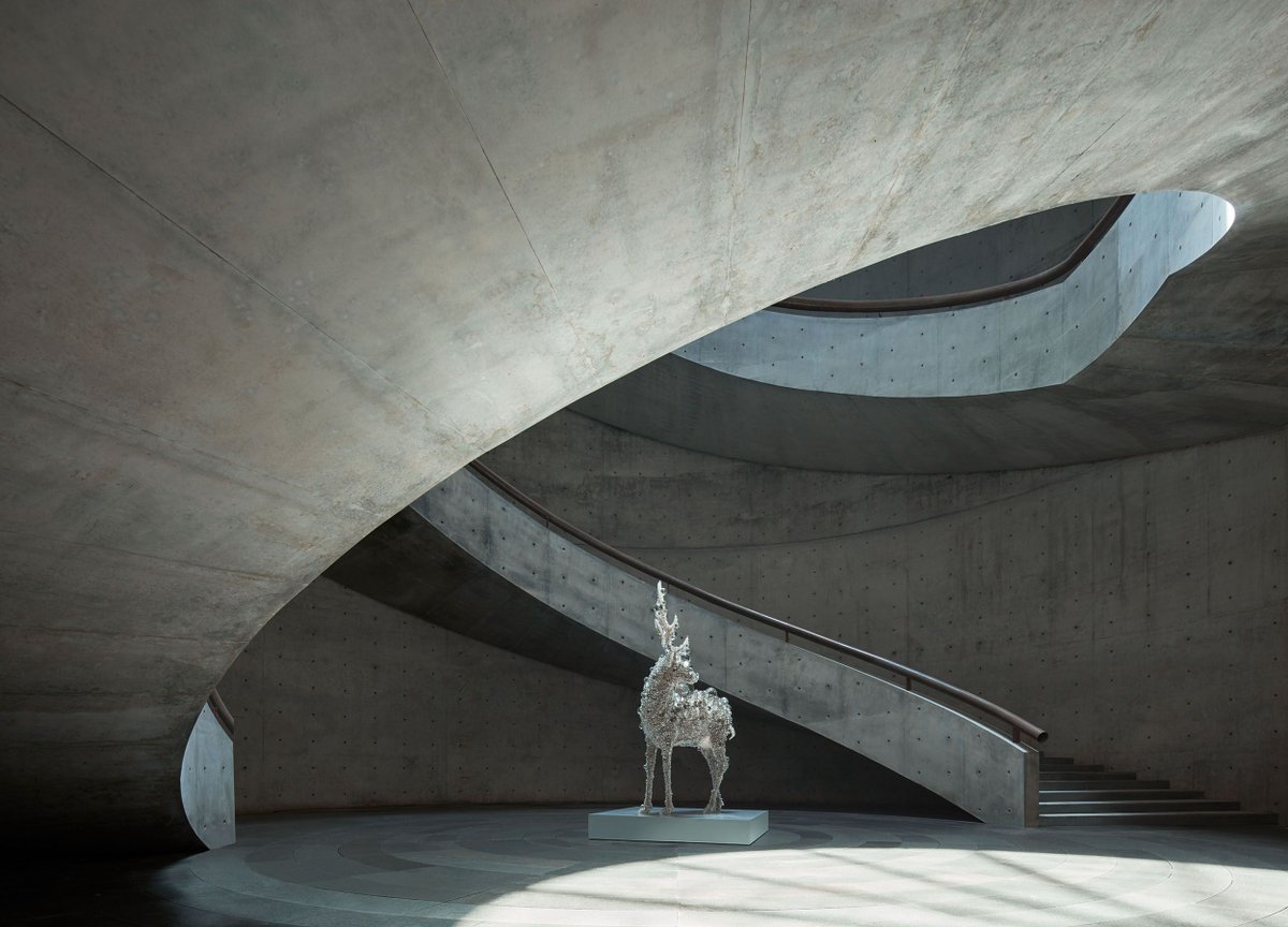 CeliaMendez_'s tweet photo. En la tradición china la tierra es plana y el cielo redondo. Esta idea ha inspirado el museo HEM de Tadao Ando.

#JuevesDeArquitectura https://t.co/kEZVHBST6p