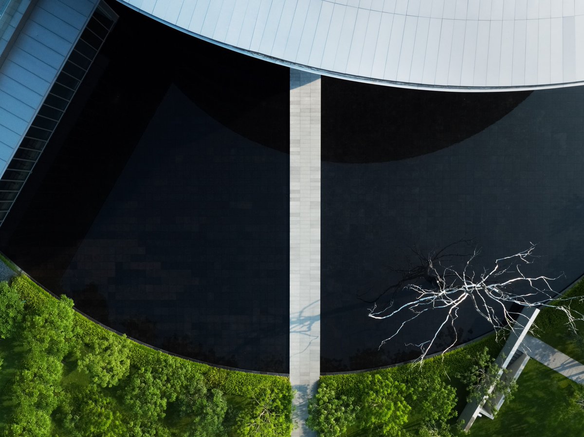 CeliaMendez_'s tweet photo. En la tradición china la tierra es plana y el cielo redondo. Esta idea ha inspirado el museo HEM de Tadao Ando.

#JuevesDeArquitectura https://t.co/kEZVHBST6p