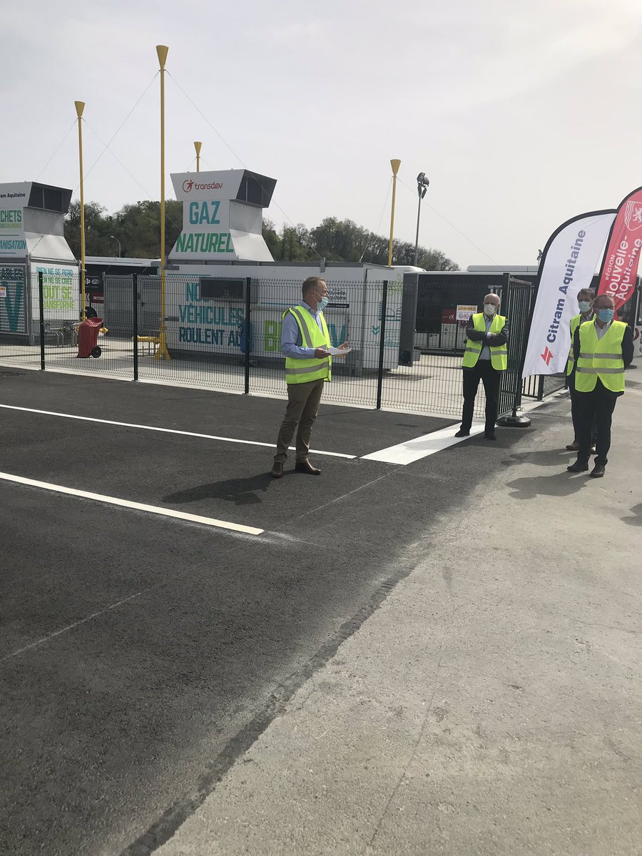 CSeguinau's tweet photo. Ravie à l’inauguration de la station #BioGNV de #citram @transdevFR plus de 40% des km parcourus pour ce marché@NvelleAquitaine en #gironde seront avec des cars#BioGNV moins de Ges de Nox et des cars très confortables !avec @NicolasRaud @renaudlagrave @Pauline_Bache @arubalex https://t.co/NkGQkfjgJK