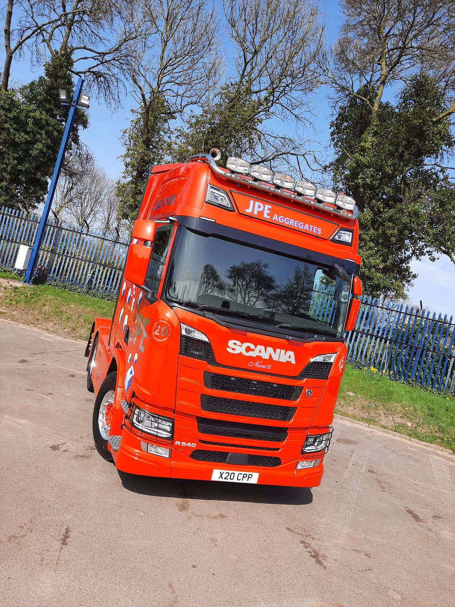 TonyBiddlestone's tweet photo. A nice little R540 Tractor for #aggregate specialist JPE Holdings complete with #edbro wet kit supplied by our very own #keltruckspecialist #keltruck #scania #suppliedbykeltruck #youcanhavethebest #wedontdoboring https://t.co/dxzbhVekMD