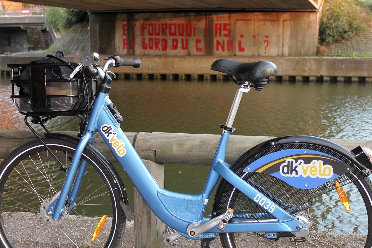 Amis_Terre_Dk's tweet photo. En ce 1er avril, non ce n'est pas une blague : les DK-#velo de #Dunkerque et #Dunkerquois sont définitivement supprimés après 1 an de suspension.
Avec @velorutionDk et @AdavDunkerque nous condamnons cette funeste décision de la #CUD (Cc @p_vergriete @ll_mazouni @david_bailleul ) https://t.co/WdQ0Lg8Ty0