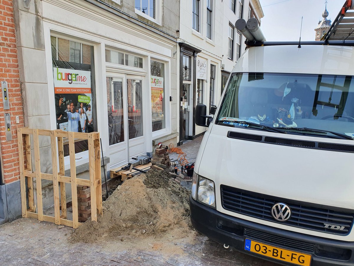 InstallatieComf's tweet photo. Weer een B2B klant ontzorgt met interventie&amp;advies en het opvolgend compleet verzorgen van een #diepteaarding met #certificaat in het centrum van #middelburg incl. binnenvoeren tbv 3x80A #BurgerMe @TechniekNL #InstallatieArchitect.biz https://t.co/BPjZkLMqJC https://t.co/fnIru1dkRr