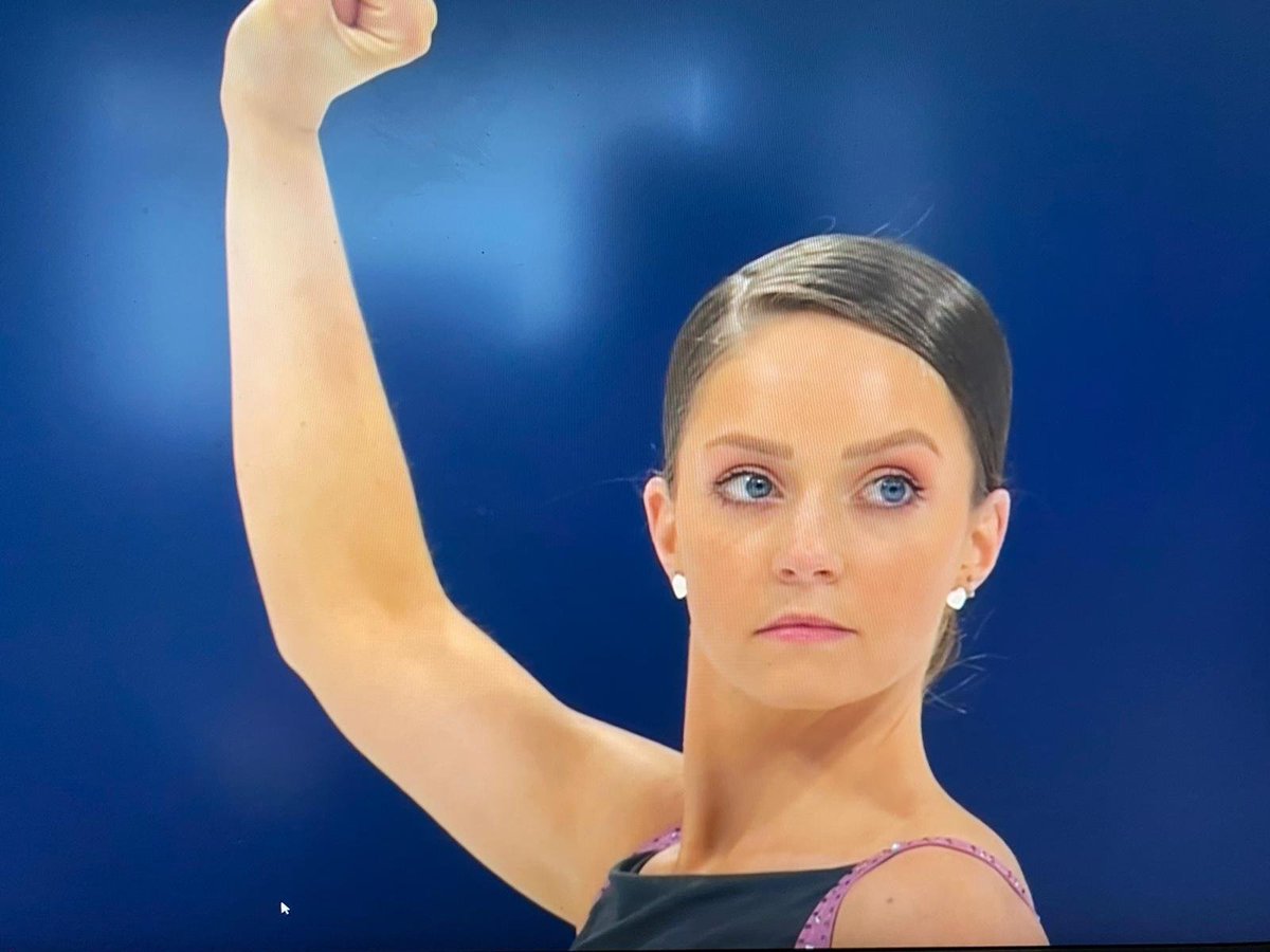 DundeeCulture's tweet photo. ⛸️🤩 Dundee's Natasha Mackay has OFFICIALLY qualified an @ISU_Figure spot for Team GB ahead of the 2022 Winter Olympics in Beijing! #GoNatasha @NatashaaMckay https://t.co/n4LeQyhNYl