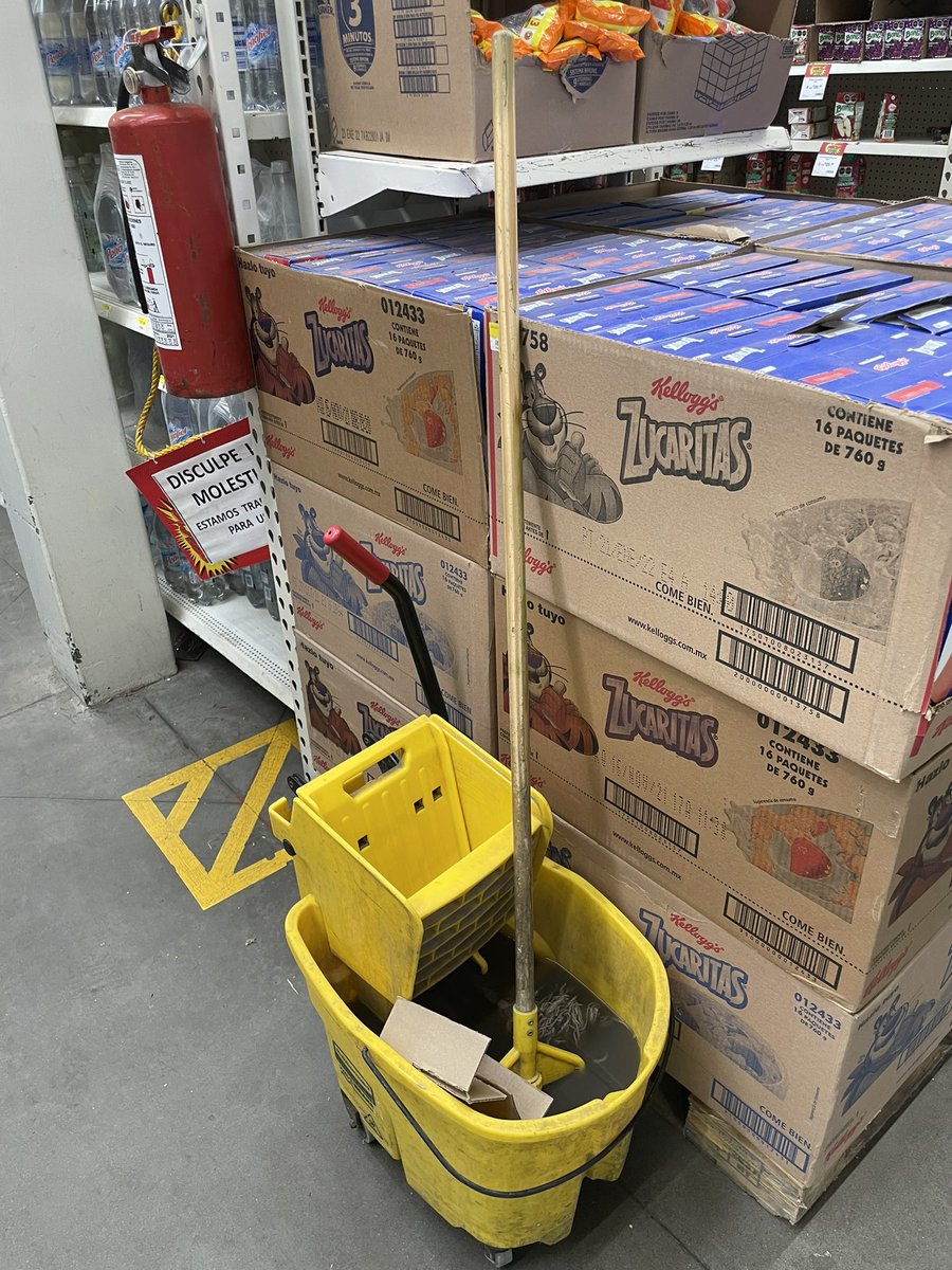 jusmmata's tweet photo. Hoy que las medidas de sanidad y limpieza en espacios públicos y en comercios, deben ser lo principal. Todavía nos encontramos con esto @BodegaAurrera TDA-1477 @WalmartMexico https://t.co/XGYO6BPjPU