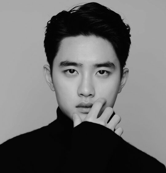 SunMoonKaiSoo's tweet image. [#Plot10]Recolher as memórias de quem acabara de dar o último suspiro de vida, era o trabalho de Do Kyungsoo, um dos novos membros do departamento de ceifadores. Tudo era muito fácil e isso o incomodava, já que passava mais tempo andando pela cidade do que colhendo as memórias