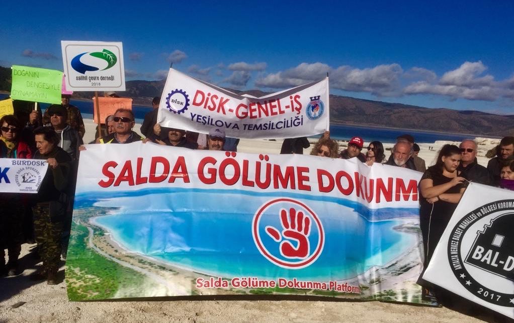 SaldaDernek's tweet image. Salda Gölü Koruma Derneğinin amacı; “Anayasanın 56. maddesinde tanımlanan sağlıklı çevrede yaşama hakkının, doğal ve kültürel değerlerin korunmasının, sadece mevcut hukuksal düzenlemelerle sağlanamayacağı” düşüncesiyle, bilimsel bilgiler ışığında, kamuoyunun bilgilendirilmesi, ++