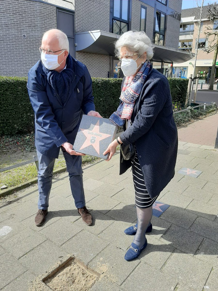 Vrijwilligster van het jaar 2020 Zeist heeft vandaag haar tegel gelegd samen met Wethouder Fluitman. 
Carla Meegn wij zijn trots op je! 
#vrijwilligerswerk #hospiceheuvelrugzeist #hospice #trots #vrijwilliger2020 #Zeist #warande