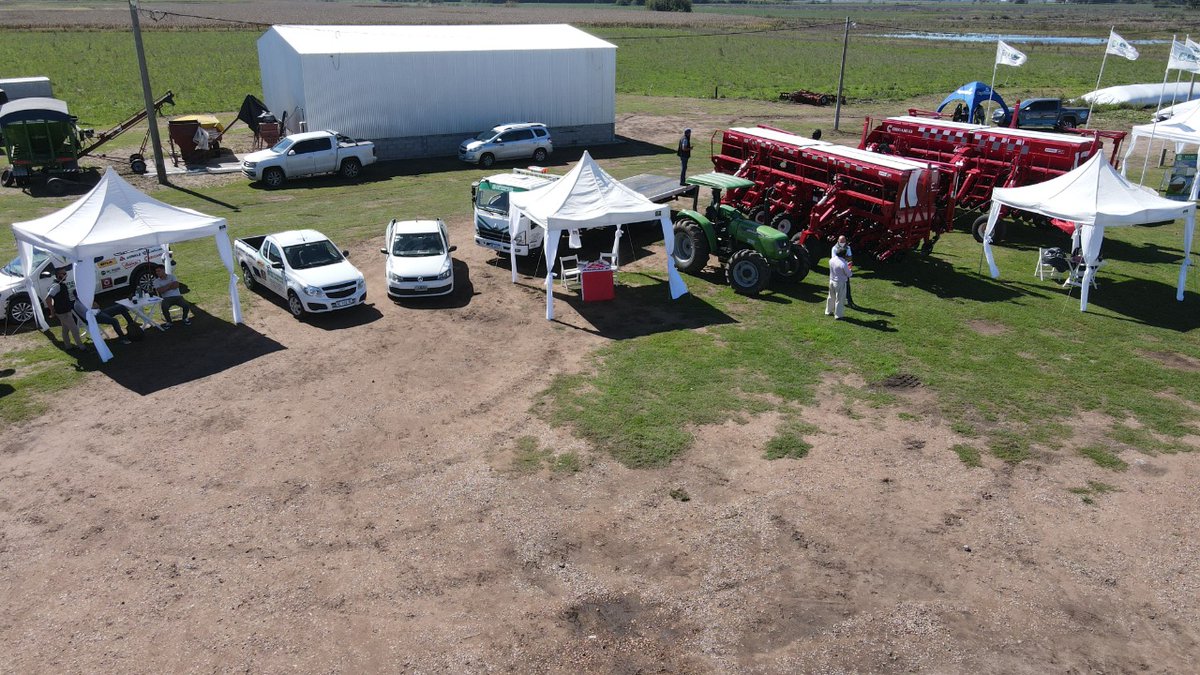 AgroSprayAR's tweet photo. quién nos brindó su conocimiento en el ámbito económico.

💧 También queremos agradecer a los pilotos @agustincanapino @matiascanapino y @juanmartinbruno quiénes estuvieron presentes con sus autos de competición y representan nuestra marca en el automovilismo argentino. https://t.co/BVUVdYxiuD