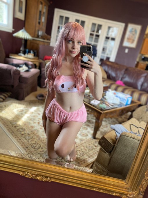 am I a cute e-girl yet? https://t.co/h3ce6bVJgP
