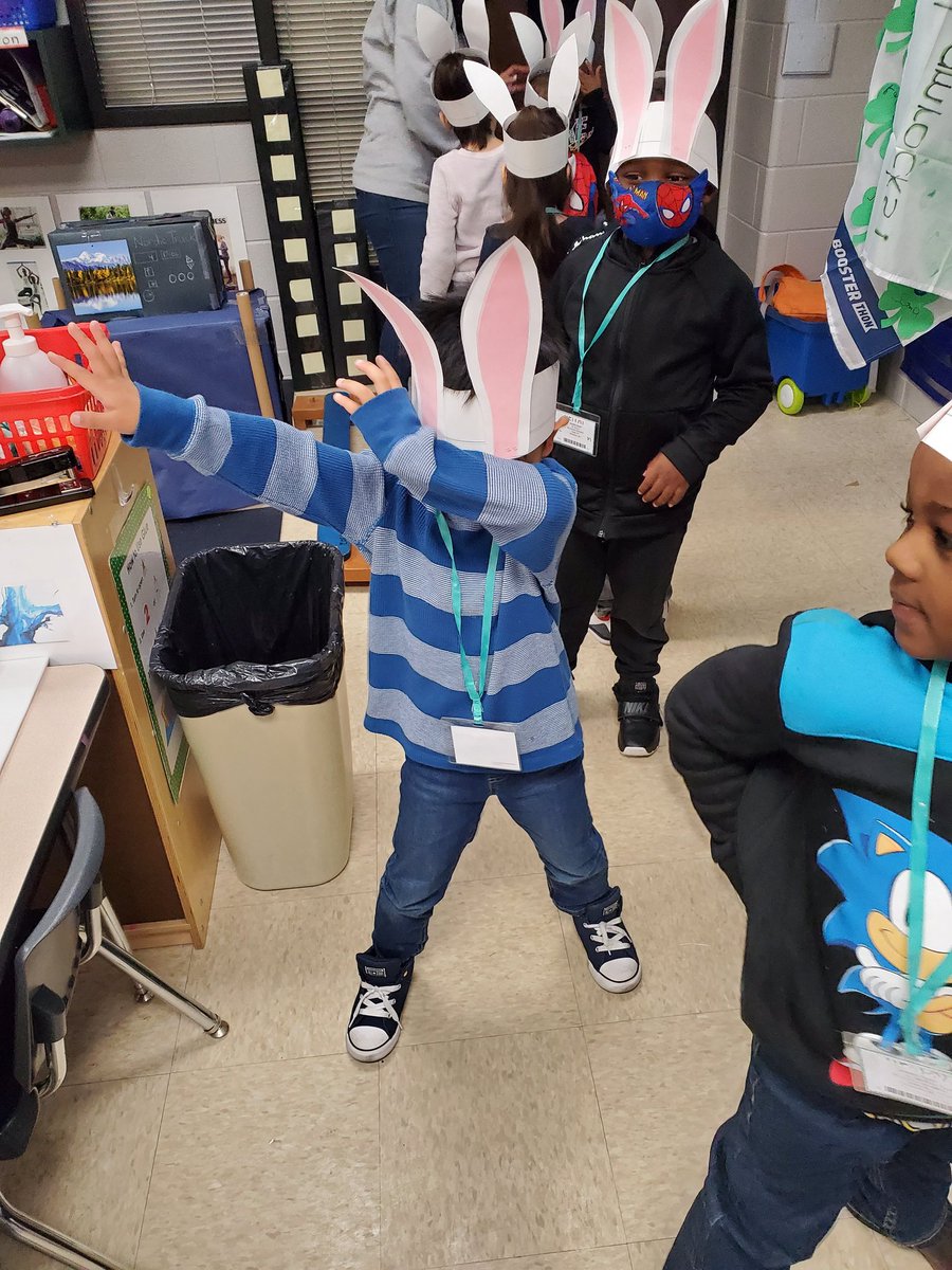 DuirdenJennifer's tweet photo. Hopping around hunting letters today! Cutest bunnies ever 😍 @HumbleISD_HE https://t.co/32mmH74MLE