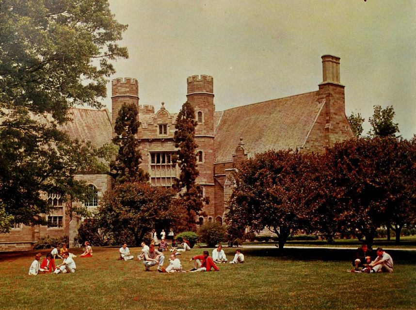 WCUofPA's tweet photo. A look back at springtime in the 60's 🌷🌤️ #TBT #WestChester150 #TBTGoldenDays #Sesquicentennial #WCU150 @WCUSpecColl https://t.co/6ayS0aXoRe