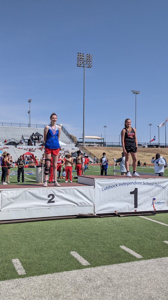 CHSCROSSCOUNTR2's tweet image. Kaleigha Kemp 3rd in the Varsity Discus Throw and Skyla Starks 2nd in the JV Discus Throw, PRs for both!