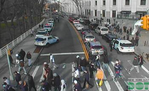 GregRice1010's tweet photo. Look at that!
The @1010WINS Jam Cam at @YankeeStadium shows ACTUAL (unhappy) #Yankees fans leaving the stadium!
With only 20% capacity, there won't be AS much traffic leaving, but the NB #Deegen is ALREADY slow in the area.
@WINSTRAFFICNYC https://t.co/SPPfOQ0ugj