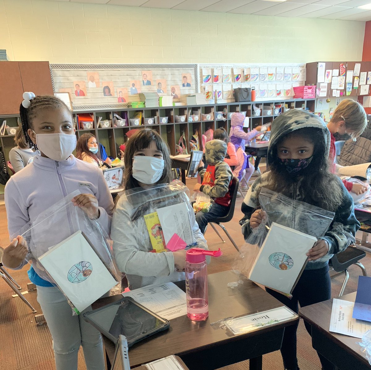 ms_cater_'s tweet photo. Students loved receiving their Spring Break bags today! Thank you @ChurchoftheRez ! https://t.co/rbVm7c32hp