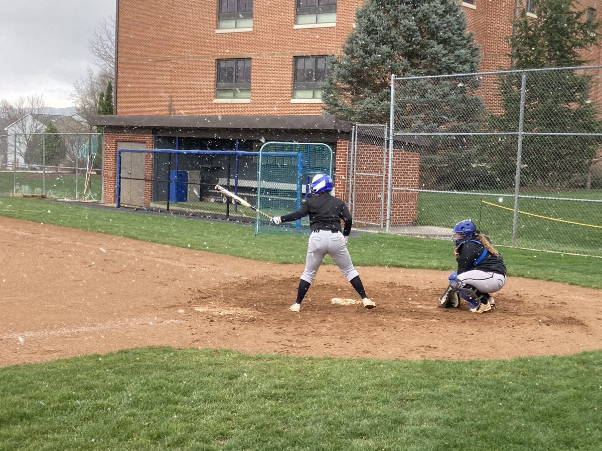 EMU_Athletics's tweet photo. It’s a great day for softball practice, right? Right?! #snowsquall #springtimeinthevalley #snowinthevalley
@SoftballEMU @EMU_News https://t.co/4FMZQCU75b