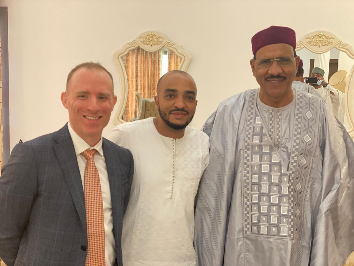 Savannah_Energy's tweet photo. Savannah’s CEO Andrew Knott  and VP West Africa Yacine Wafy meeting with HE President Elect Mohamed Bazoum to discuss our plans for delivering first oil from the R3 East development project in 2021. https://t.co/tq1OY8t4TH