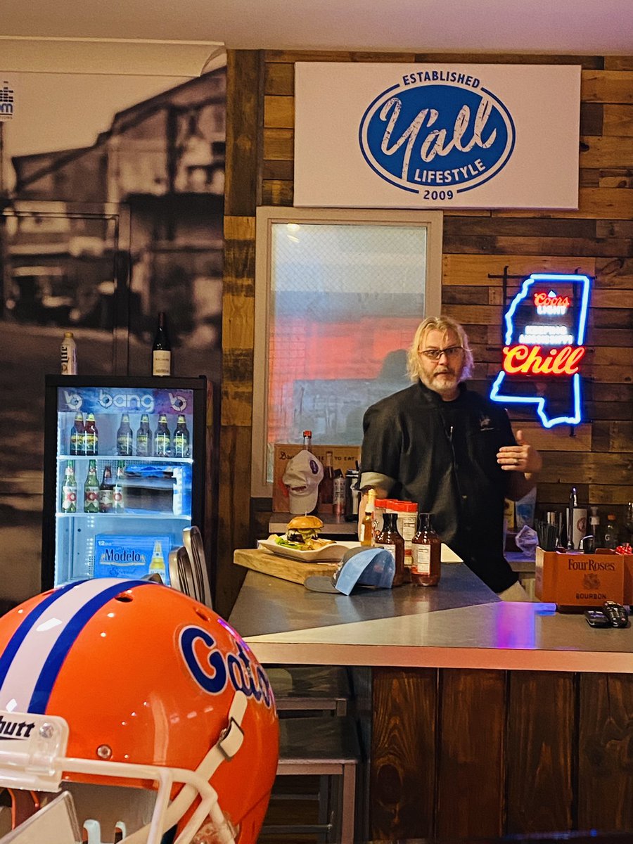 bobounds's tweet photo. Jeff “Hollywood” Jones stopped today @AllJonesy on a @YallLifestyle Thursday presented by @ModeloUSA & we SMASHED some Elk #Burgers https://t.co/vMjtaBdEUm