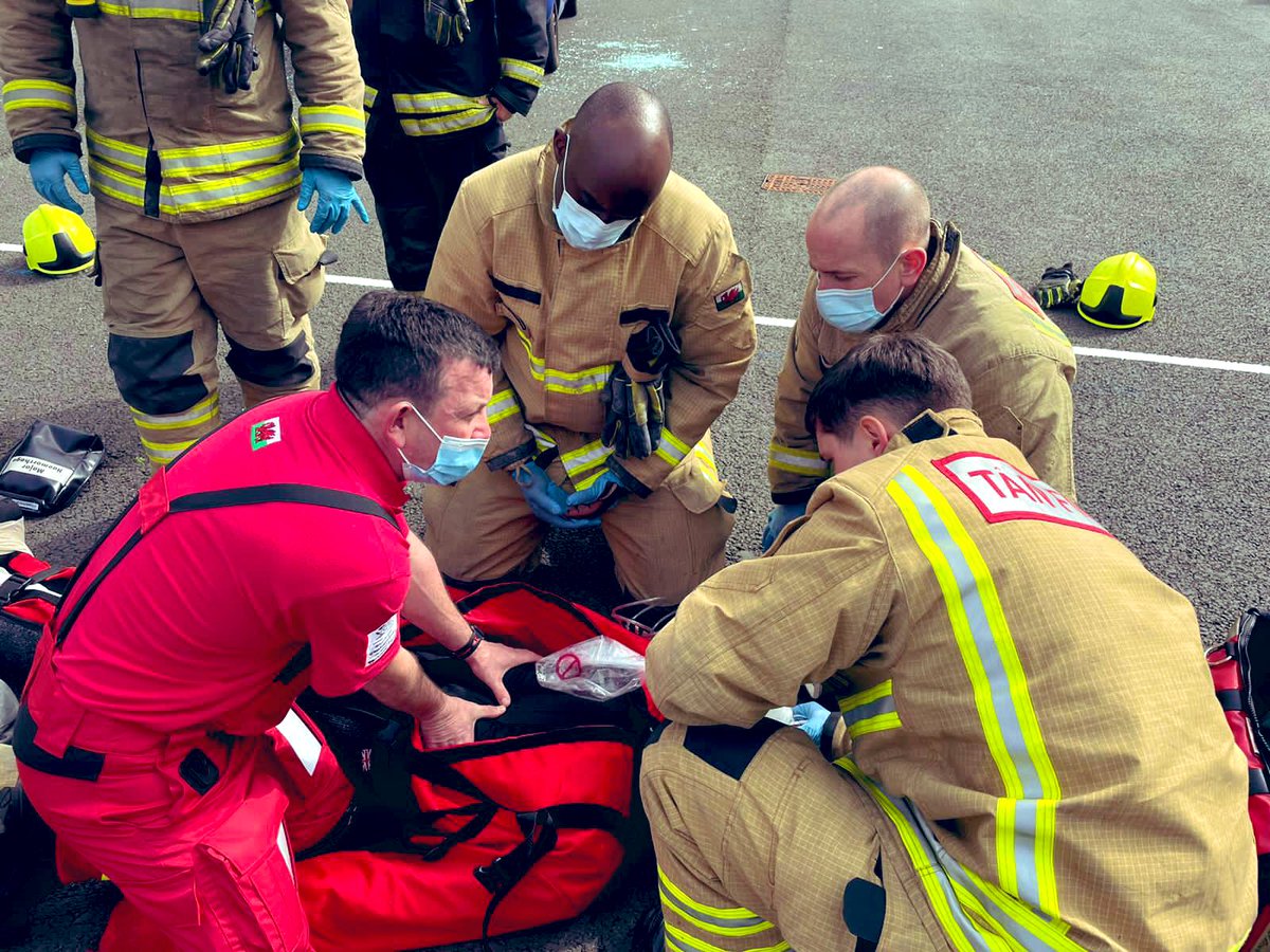 MEDSERVEWales's tweet photo. Our #VolunteerMedics supporting @SWFireandRescue @SWFRSCG recruits from WDS 01/21 with #MedTrg this week as part of their #RTC continuation training. https://t.co/0ibP99gmnX