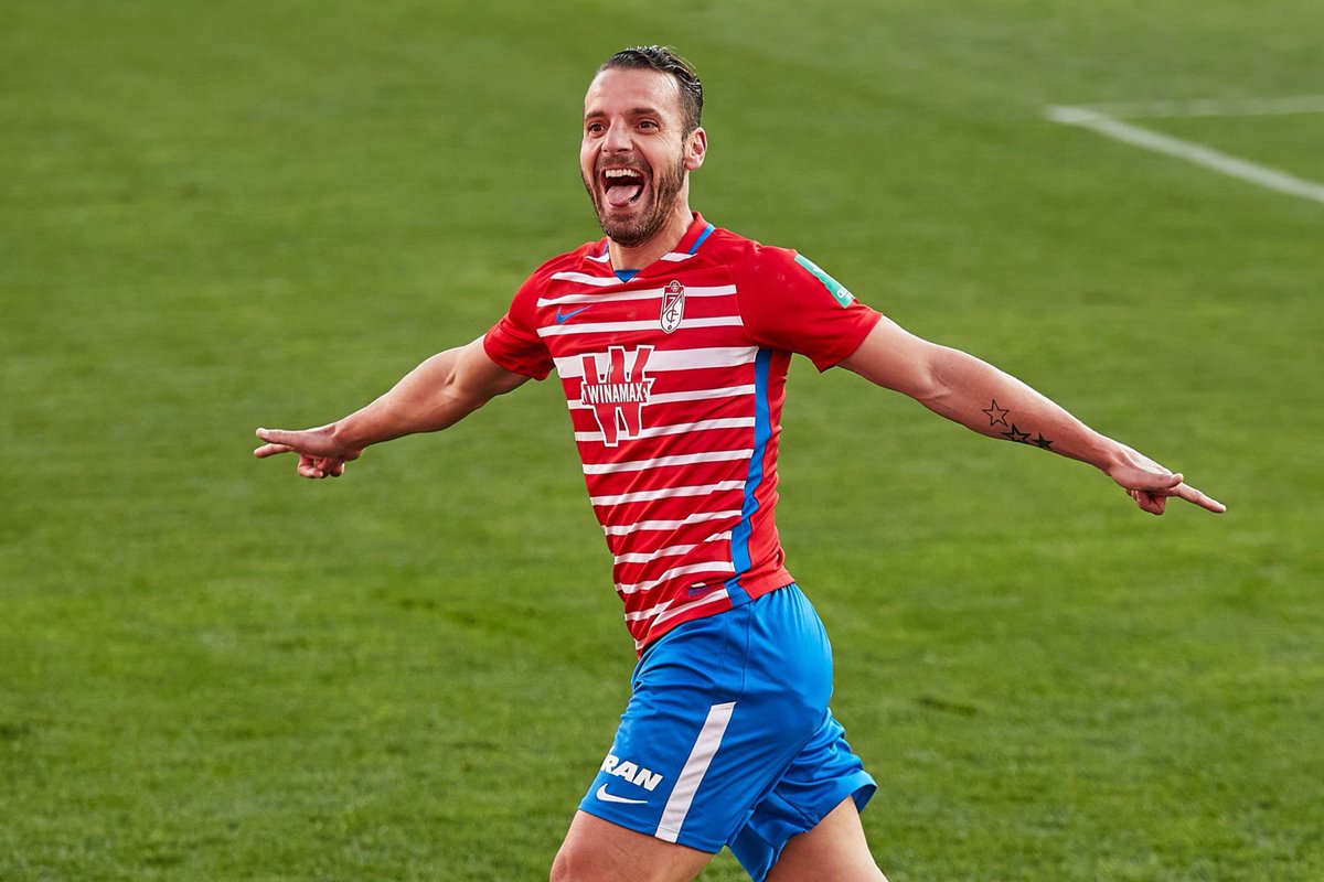 Feliz aniversario, @GranadaCdeF ! 🔴⚪️ Orgulloso de formar parte de esta historia de #EternaLucha a la que aún le quedan muchos capítulos de gloria.
#90AniversarioGCF
