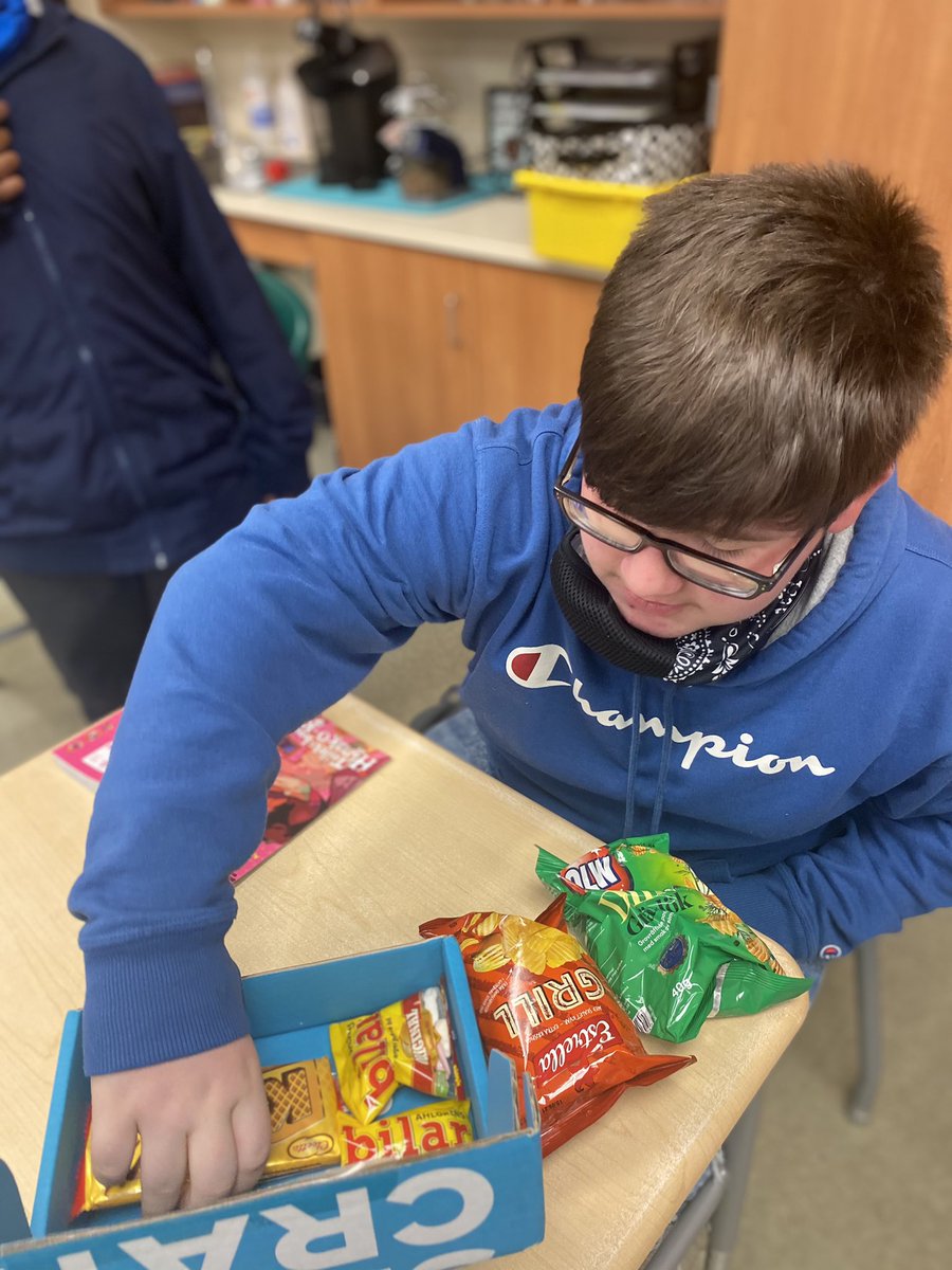 AndreaATimR6's tweet photo. These students correctly identifies what country our mystery @SnackCrate_Help was from to get to sample the snacks! #Sweden #SnackCrate @WPMiddle #geography #MakingHistoryin401 https://t.co/7SqfI4Owvp