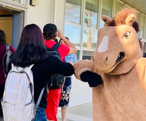 Maximus Mustang welcomes students to Orcutt Junior High!