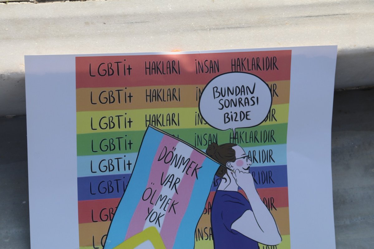 egedayanismasi's tweet photo. Bugün Ege Dayanışması olarak online ders boykotunda karikatür resim sergimizi gerçekleştirdik.

Online derslere homofobik kayyumlar girsin!

Biz homofobik, cinsiyetçi olmayan; demokratik, özgür üniversitesilerde derse gireceğiz! 
#goekkusağımadokunma
#BoğaziciDireniyor https://t.co/HzvazlrDJZ