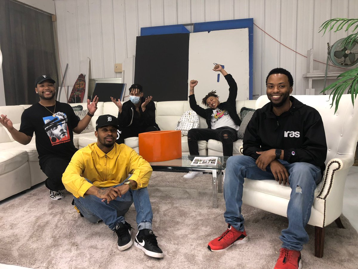 itsmsaw's tweet image. My company @irasinc turns 8 today 🥲 it’s bittersweet. We been home to over 19 artists and creatives in the DFW. So many lessons and experiences gained. I earned my 10,000 hours for sure! Definitely the end of a great era.

Crazy to think this just the beginning of my career 😛