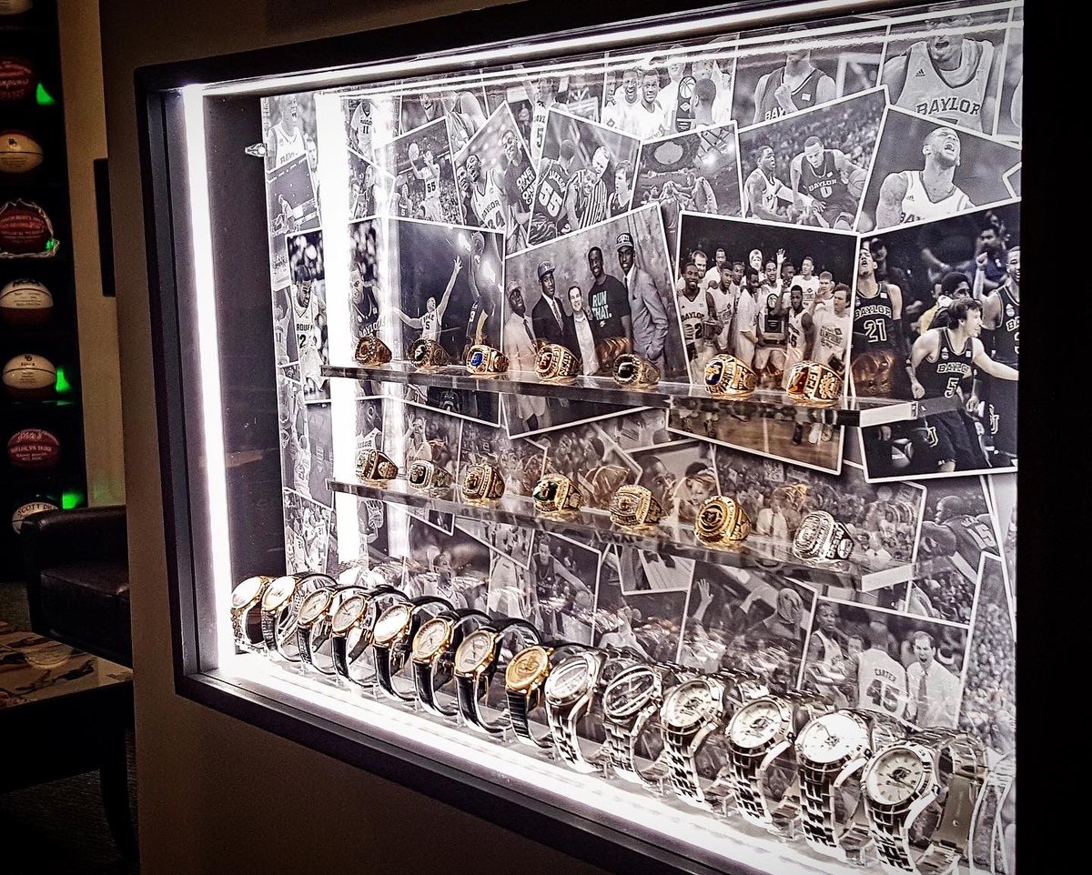 d1designllc's tweet photo. Throwback to a custom ring case for Scott Drew a few years ago. Hopefully he’ll be adding more this weekend! #SicEm #Baylor #FinalFour #MarchMadness
.  
https://t.co/SlAYmAREg7 
. 
#d1design #BeD1fferent #custom #sports #ncaa #basketball #ringcase https://t.co/svSmokYBu4