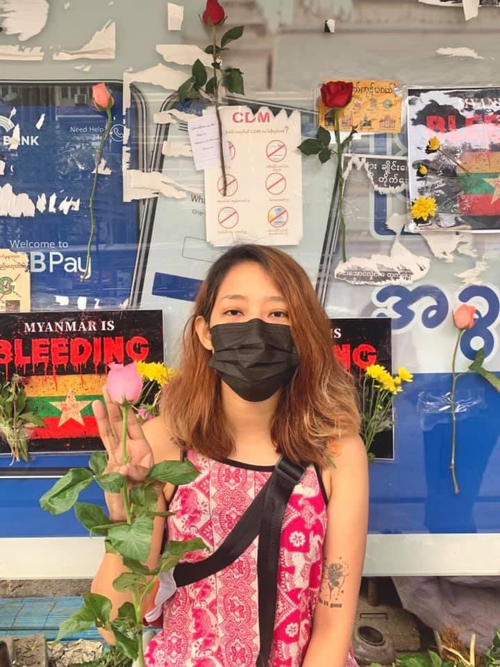 Shoon_Naing's tweet photo. Myanmar staging #FlowerStrikeMyanmar on Friday morning in remembrance of people who were killed by junta’s armed forces. “We knew too little to realize these bus stops become the start point of their final journey,” said a protester. #WhatsHappeninglnMyanmar #April2Coup https://t.co/cIEpv69iNw