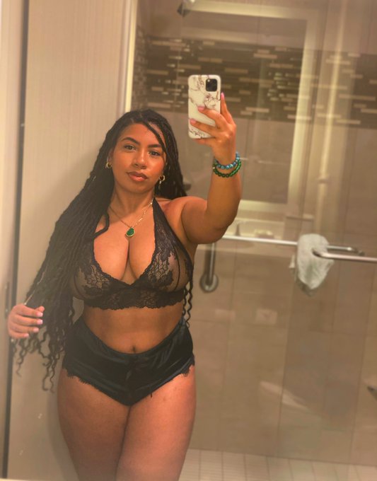 🌙🖤 https://t.co/ekGoBvy9tR